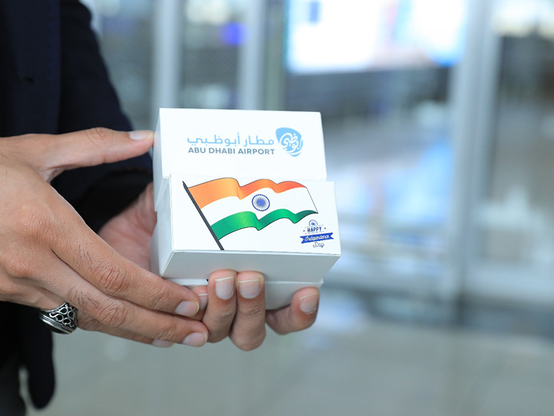مطار أبوظبي الدولي يحتفي بذكرى استقلال دولتي الهند وباكستان